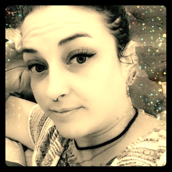 Meet your Posher, Julie - Picture 1 of 1